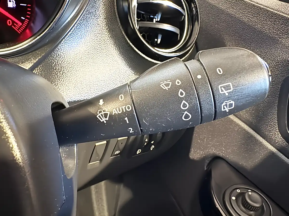 Used 2016 Renault Captur Dynamique Nav Blue - Interior and Exterior details 20