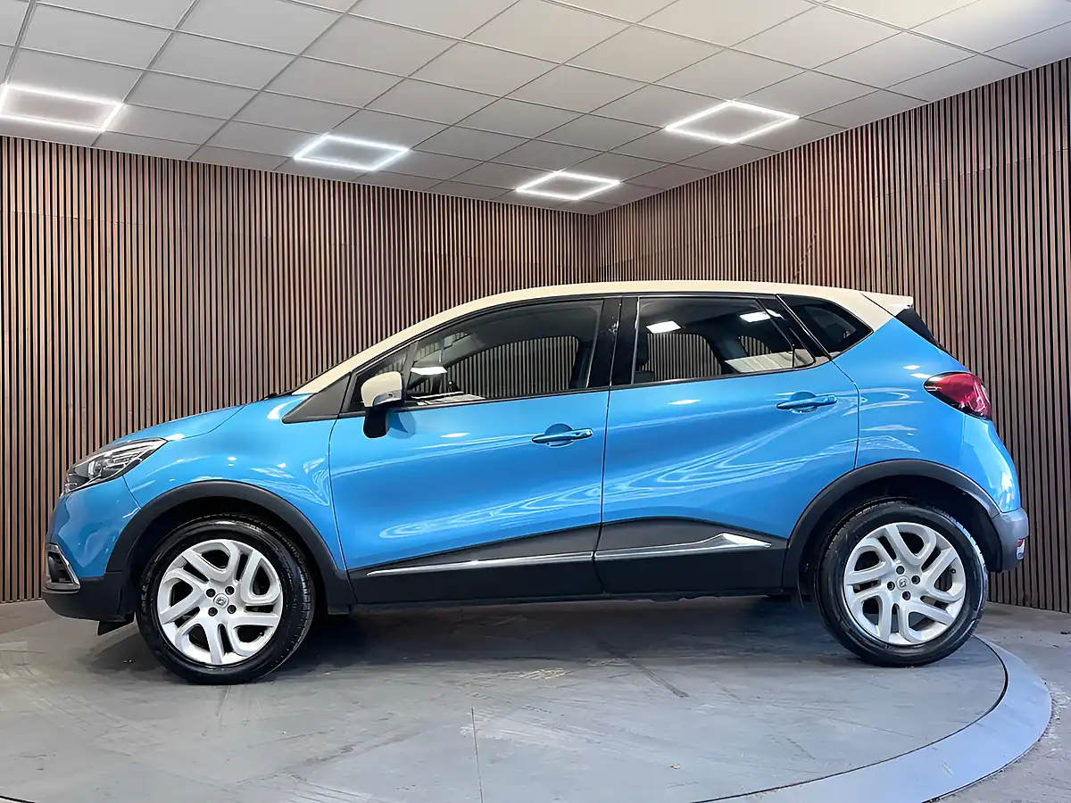 Used 2016 Renault Captur Dynamique Nav Blue - Interior and Exterior details 5