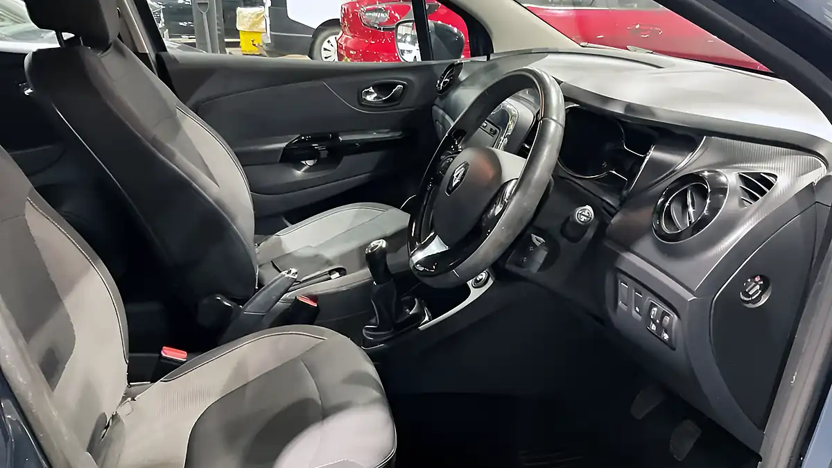 Used 2016 Renault Captur Dynamique Nav Blue - Interior and Exterior details 10