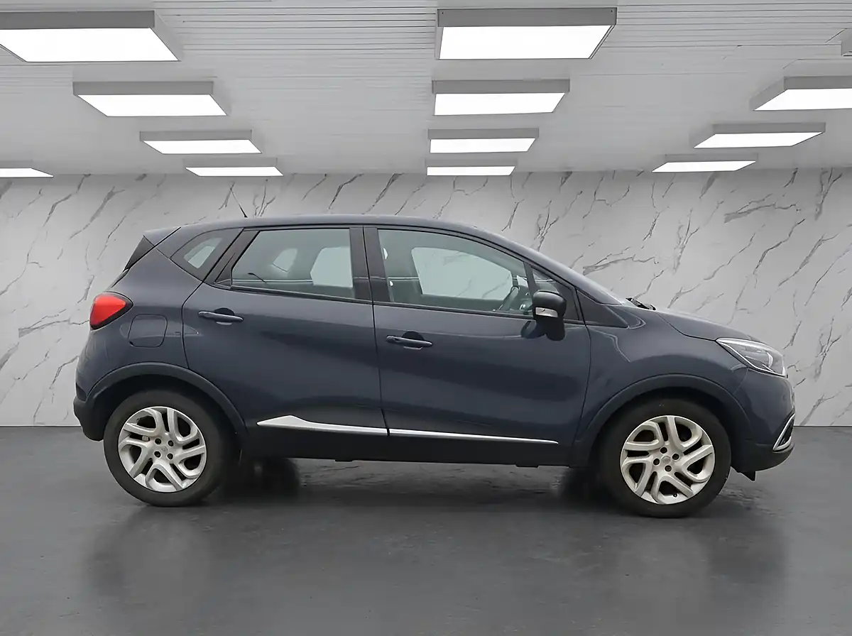 Used 2016 Renault Captur Dynamique Nav Blue - Interior and Exterior details 7
