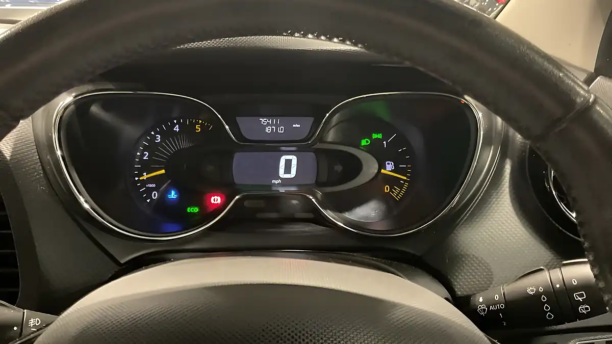 Used 2016 Renault Captur Dynamique Nav Blue - Interior and Exterior details 9
