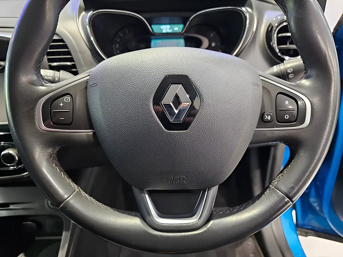 Used 2016 Renault Captur Dynamique Nav Blue - Interior and Exterior details 11