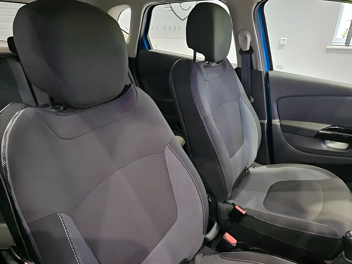 Used 2016 Renault Captur Dynamique Nav Blue - Interior and Exterior details 13