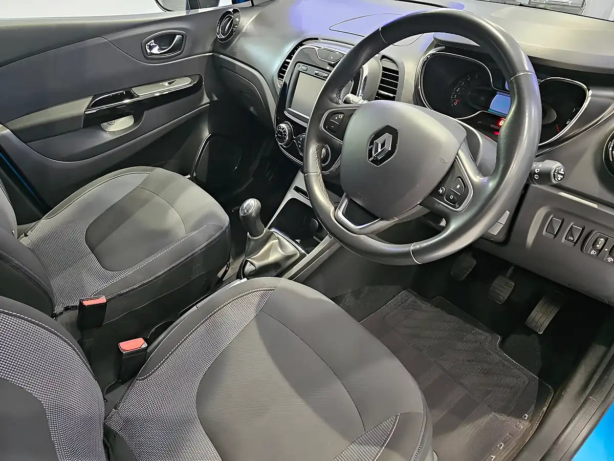 Used 2016 Renault Captur Dynamique Nav Blue - Interior and Exterior details 9