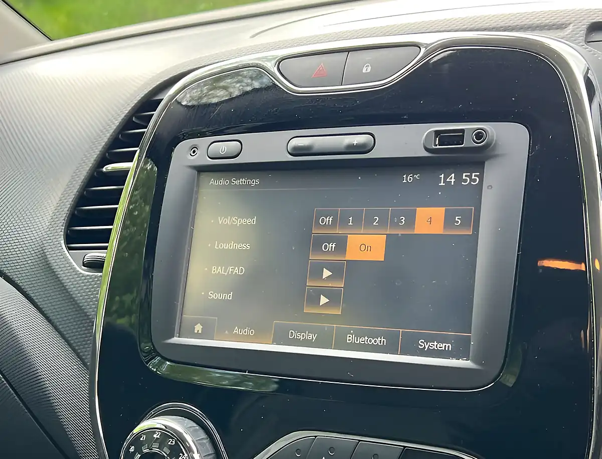 Used 2016 Renault Captur Dynamique Nav Diamond Black - Interior and Exterior details 16