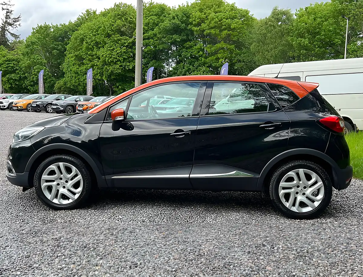 Used 2016 Renault Captur Dynamique Nav Diamond Black - Interior and Exterior details 6