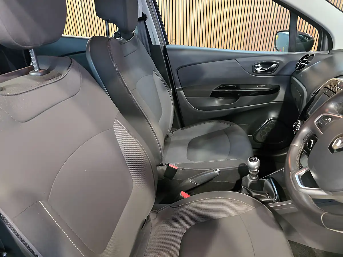 Used 2016 Renault Captur Dynamique Nav Grey - Interior and Exterior details 14