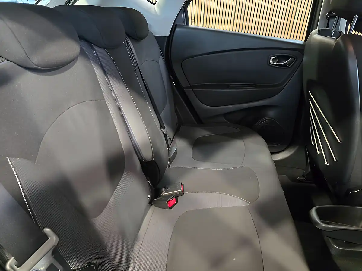 Used 2016 Renault Captur Dynamique Nav Grey - Interior and Exterior details 16