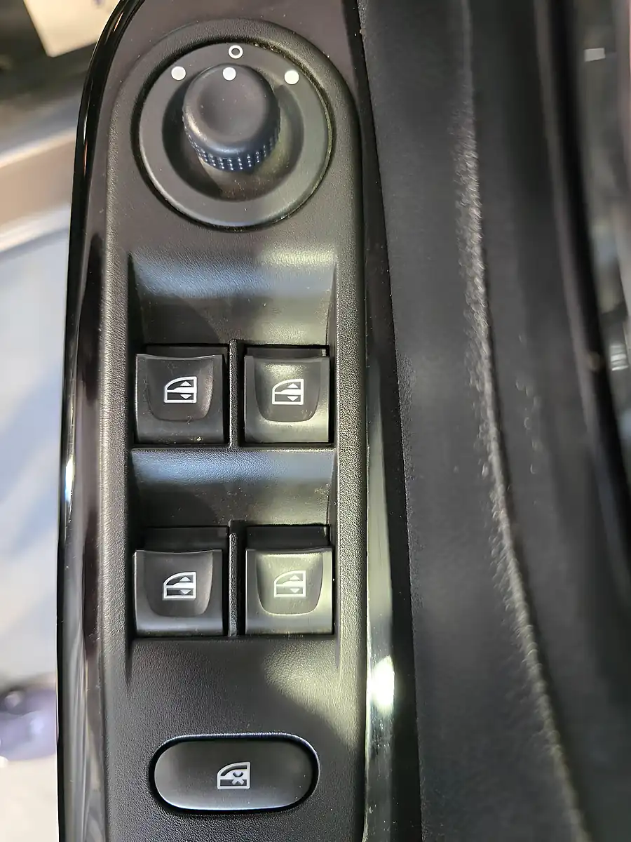 Used 2016 Renault Captur Dynamique Nav Grey - Interior and Exterior details 19