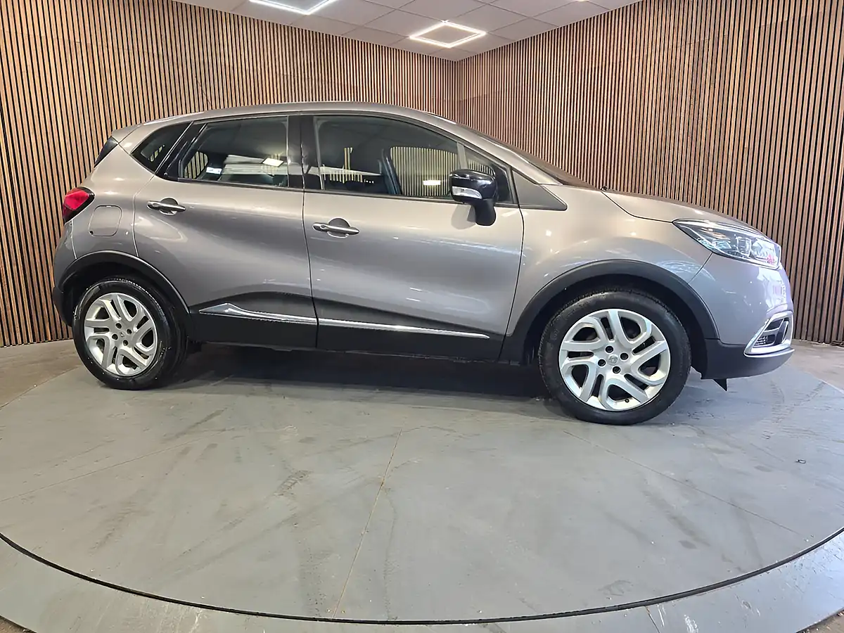 Used 2016 Renault Captur Dynamique Nav Grey - Interior and Exterior details 8