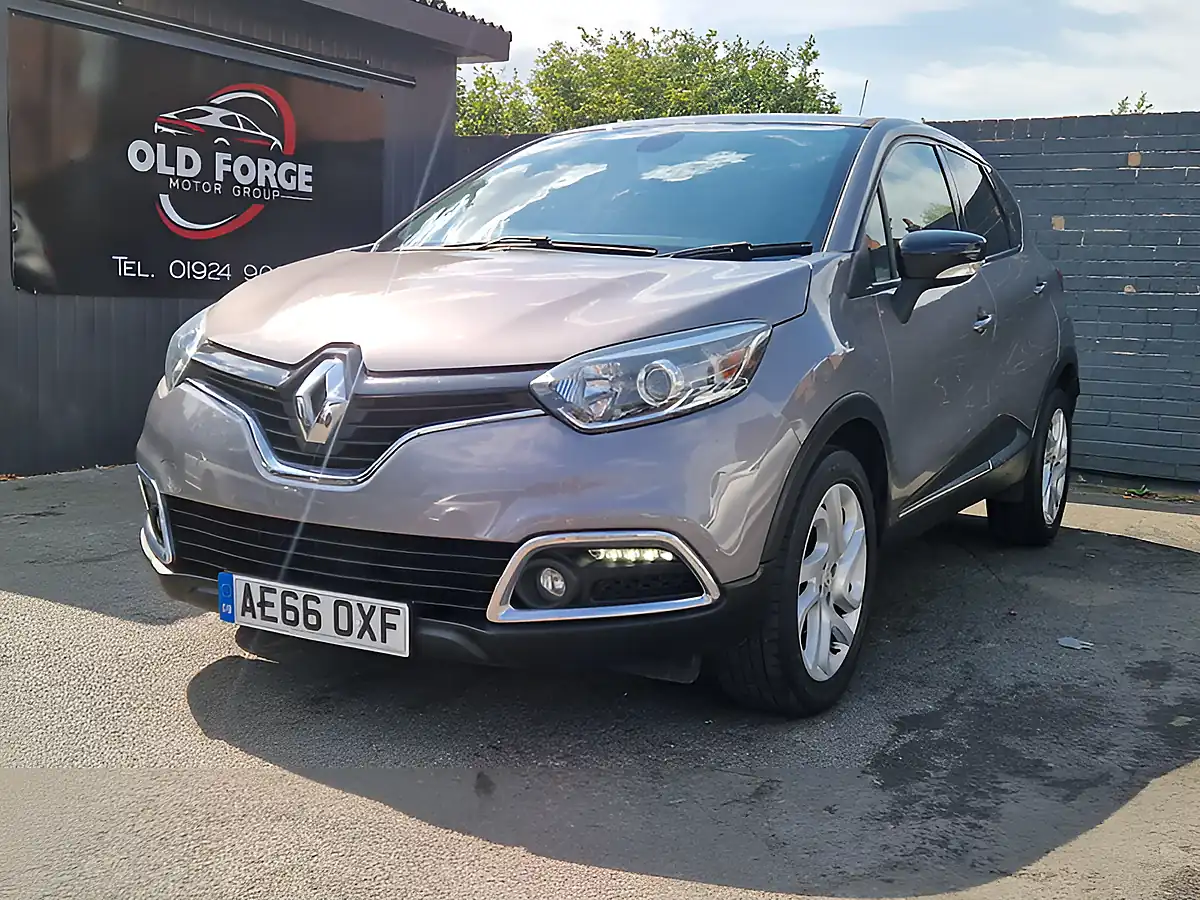 Used 2016 Renault Captur Dynamique Nav Grey - Interior and Exterior details 11