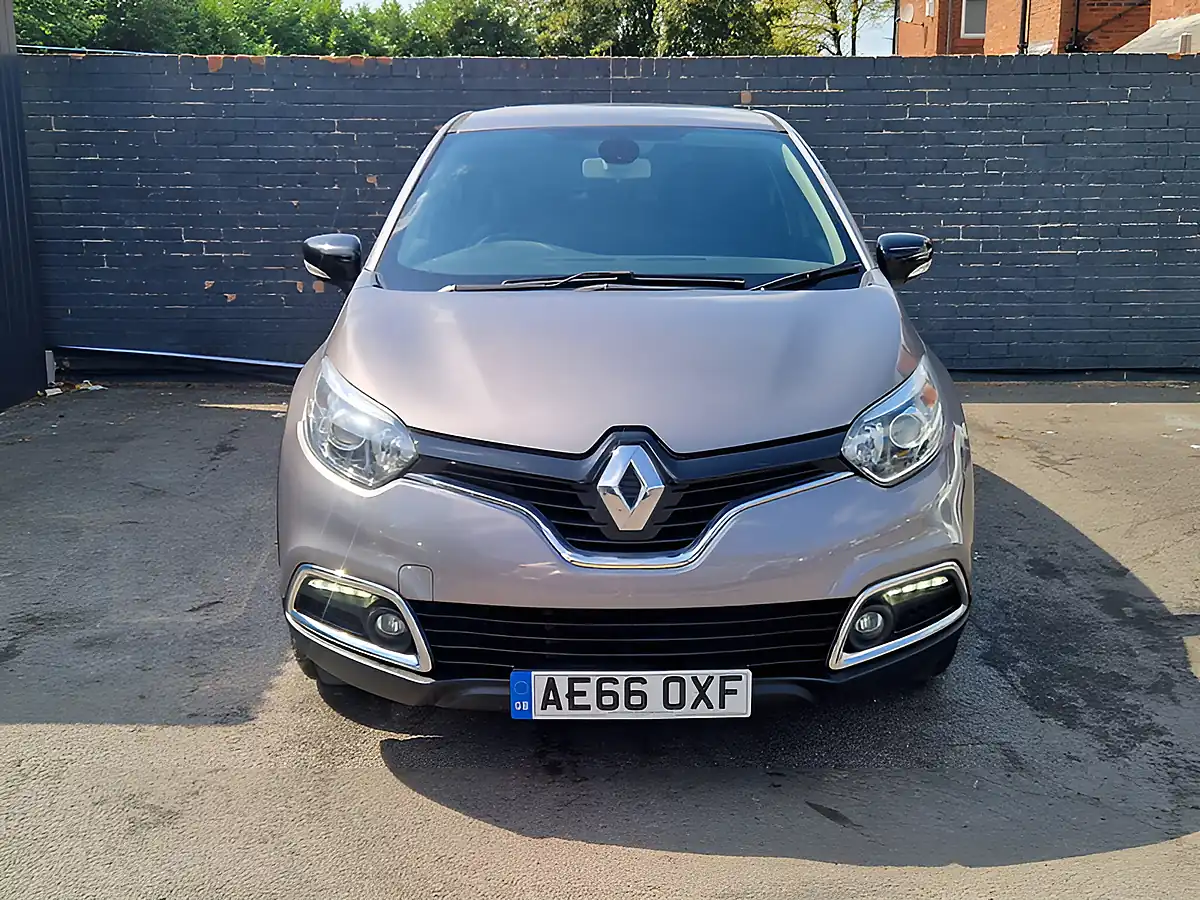 Used 2016 Renault Captur Dynamique Nav Grey - Interior and Exterior details 3