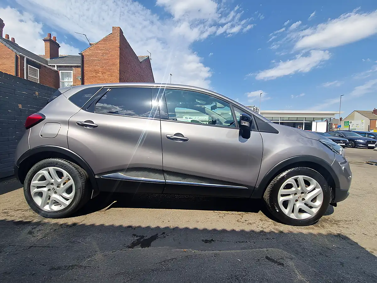 Used 2016 Renault Captur Dynamique Nav Grey - Interior and Exterior details 6