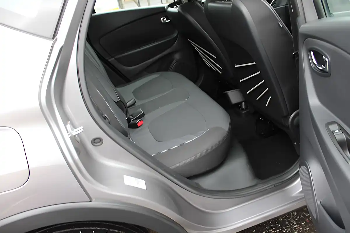 Used 2016 Renault Captur Dynamique Nav Grey - Interior and Exterior details 15