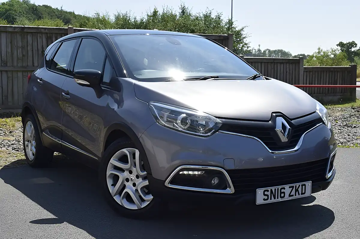 Used 2016 Renault Captur Dynamique Nav Oyster Grey - Front View