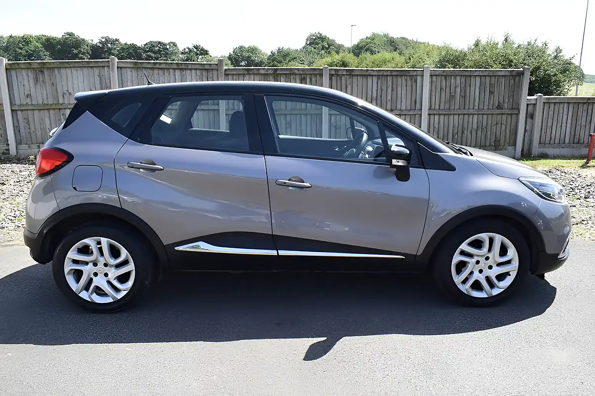 Used 2016 Renault Captur Dynamique Nav Oyster Grey - Interior and Exterior details 11
