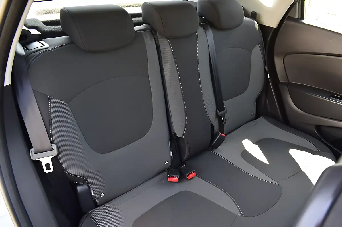 Used 2016 Renault Captur Dynamique Nav Oyster Grey - Interior and Exterior details 12