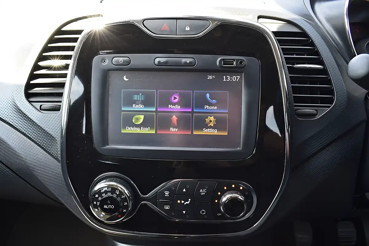 Used 2016 Renault Captur Dynamique Nav Oyster Grey - Interior and Exterior details 16