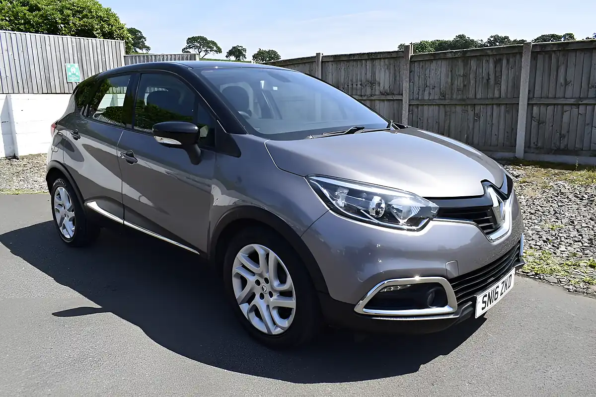 Used 2016 Renault Captur Dynamique Nav Oyster Grey - Interior and Exterior details 17