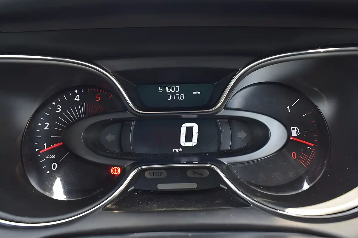 Used 2016 Renault Captur Dynamique Nav Oyster Grey - Interior and Exterior details 19