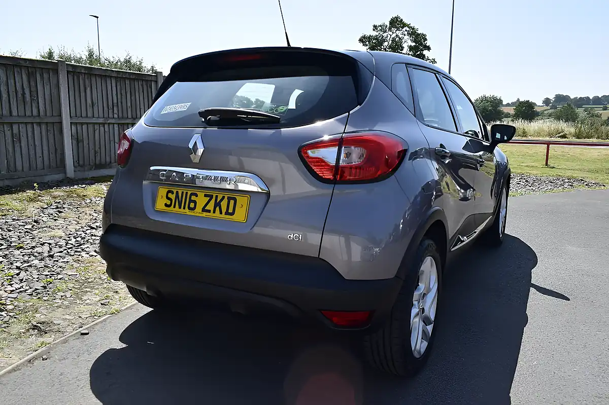 Used 2016 Renault Captur Dynamique Nav Oyster Grey - Interior and Exterior details 20