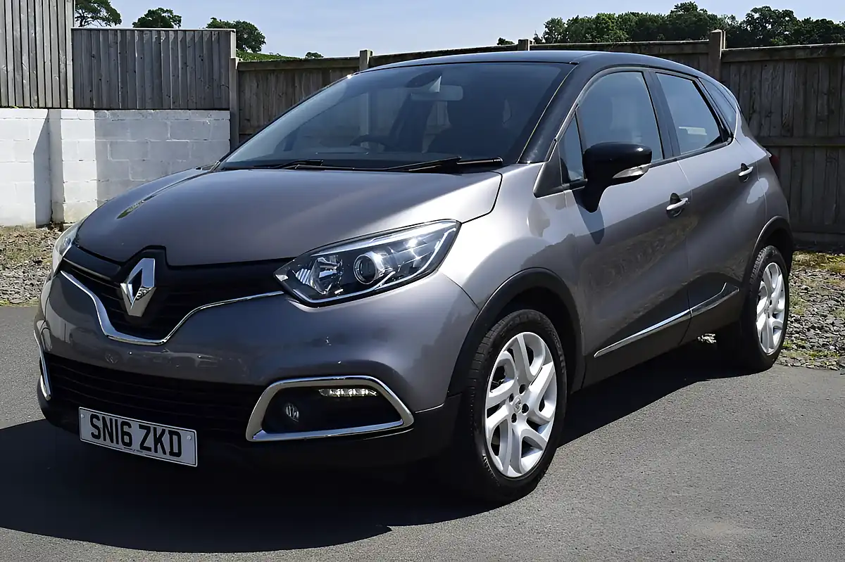 Used 2016 Renault Captur Dynamique Nav Oyster Grey - Interior and Exterior details 3