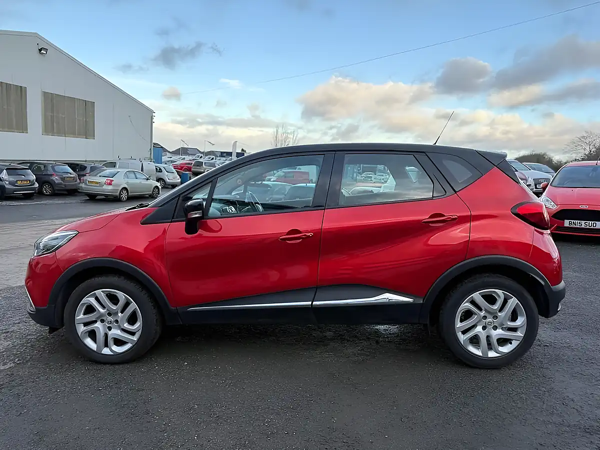Used 2016 Renault Captur Dynamique Nav Red - Interior and Exterior details 10