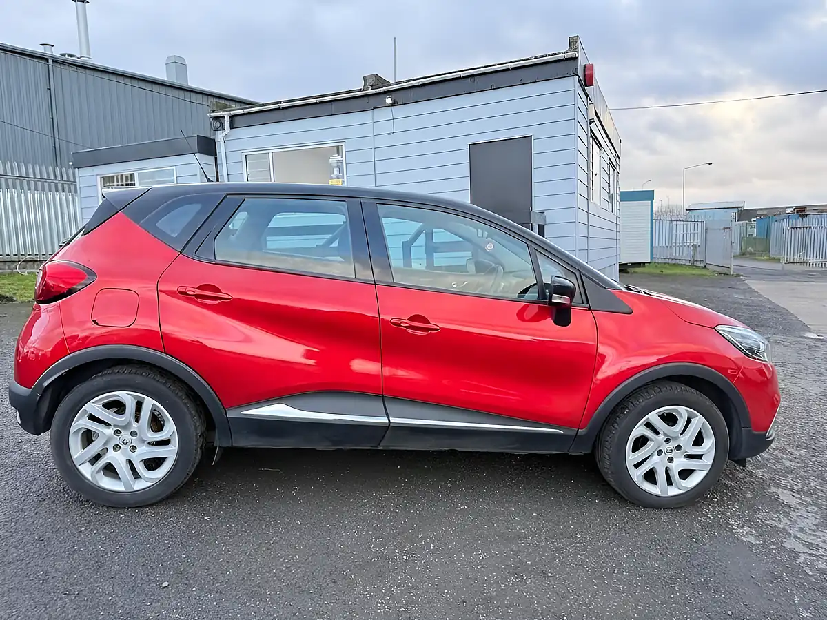 Used 2016 Renault Captur Dynamique Nav Red - Interior and Exterior details 12