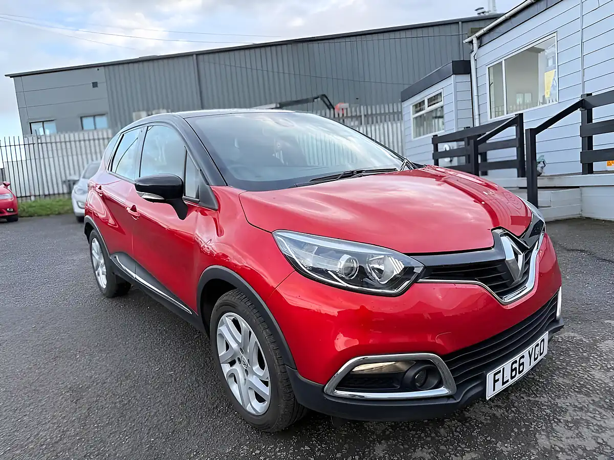 Used 2016 Renault Captur Dynamique Nav Red - Interior and Exterior details 14