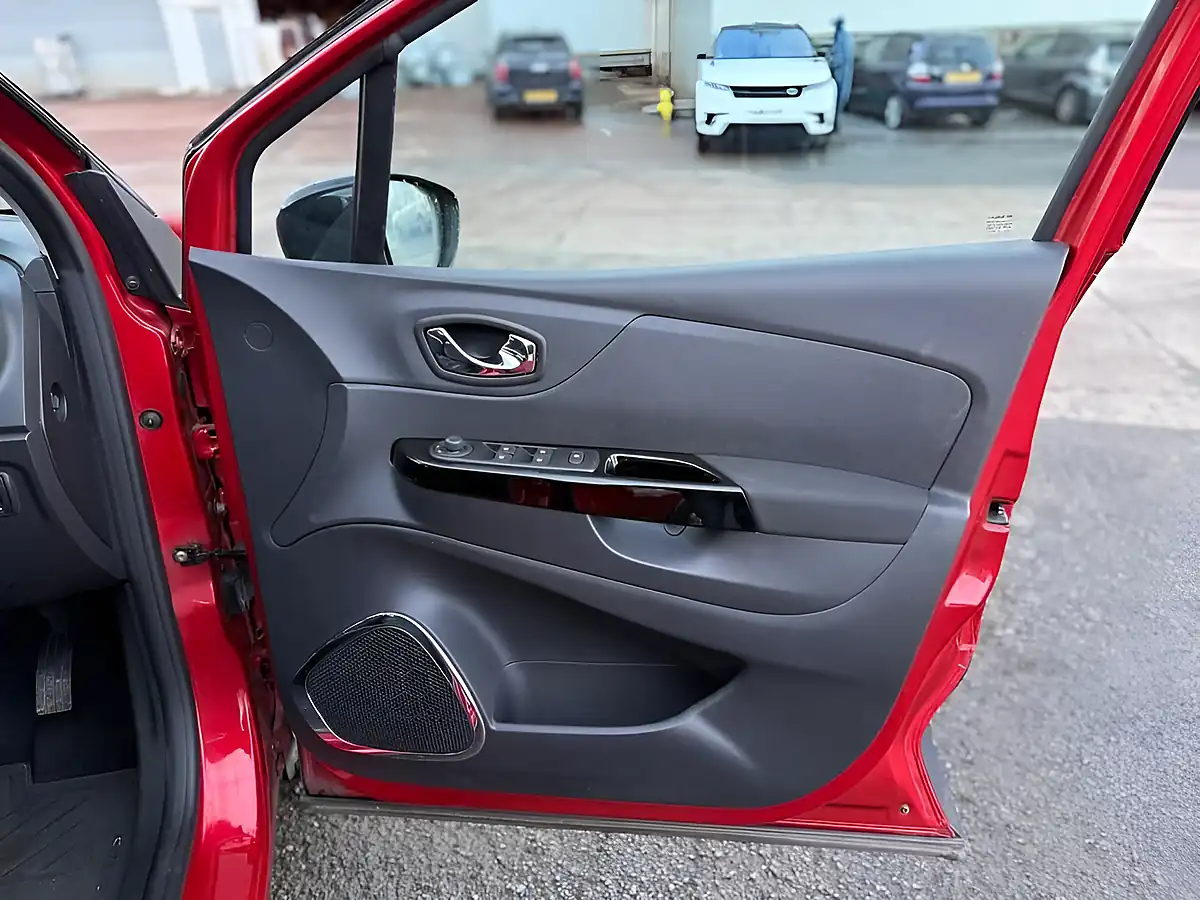 Used 2016 Renault Captur Dynamique Nav Red - Interior and Exterior details 17
