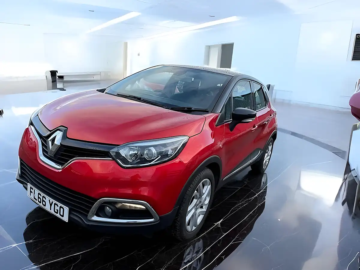 Used 2016 Renault Captur Dynamique Nav Red - Interior and Exterior details 4
