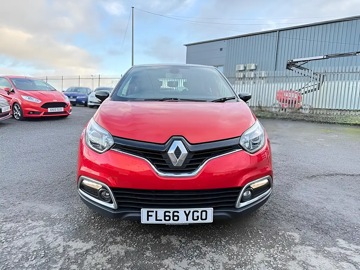 Used 2016 Renault Captur Dynamique Nav Red - Interior and Exterior details 6