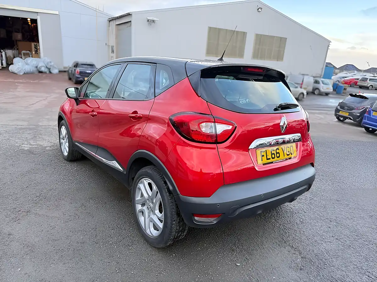 Used 2016 Renault Captur Dynamique Nav Red - Interior and Exterior details 7