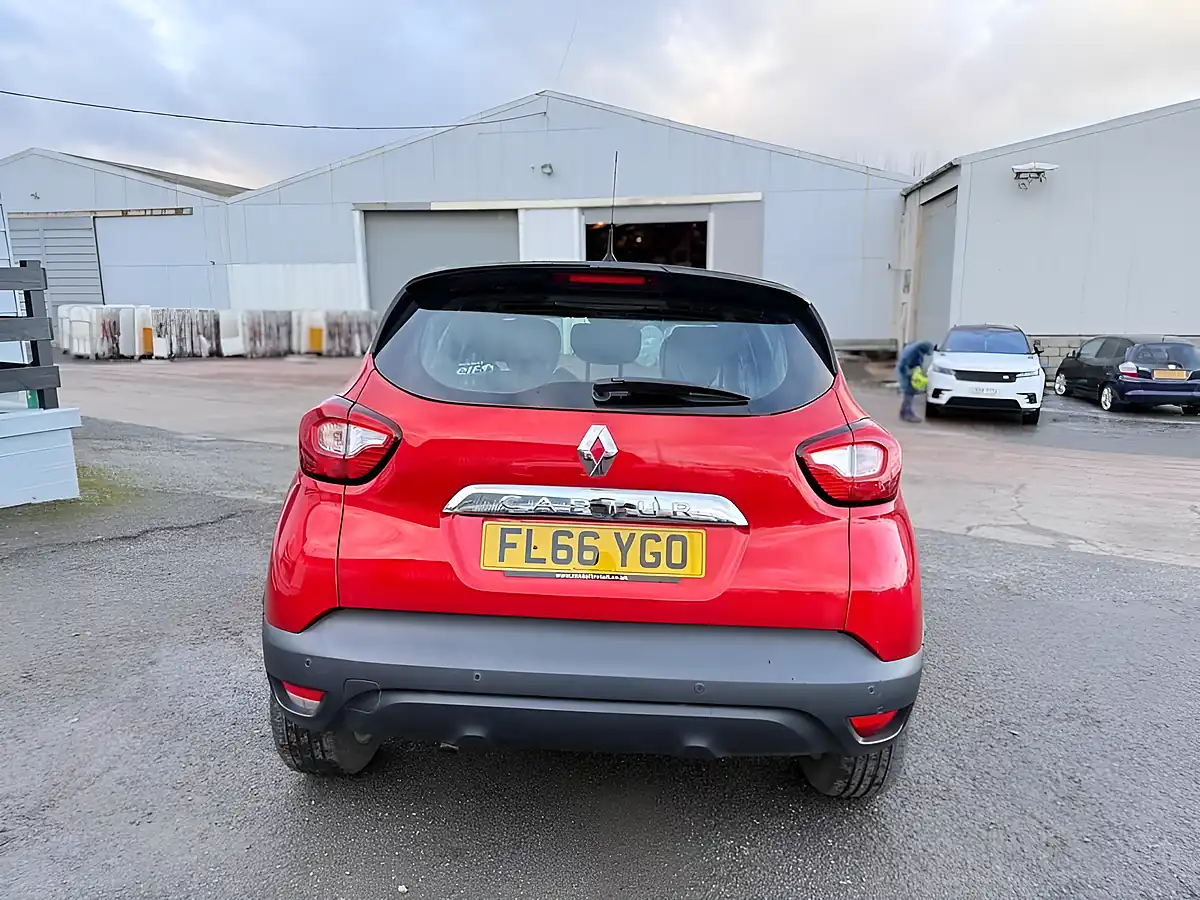 Used 2016 Renault Captur Dynamique Nav Red - Interior and Exterior details 9