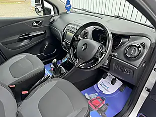 Used 2016 Renault Captur Dynamique Nav Silver - Interior and Exterior details 17