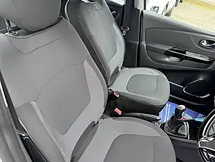 Used 2016 Renault Captur Dynamique Nav Silver - Interior and Exterior details 18