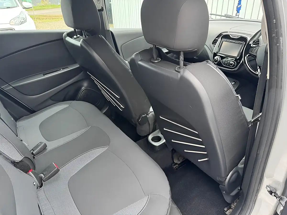 Used 2016 Renault Captur Dynamique Nav Silver - Interior and Exterior details 19