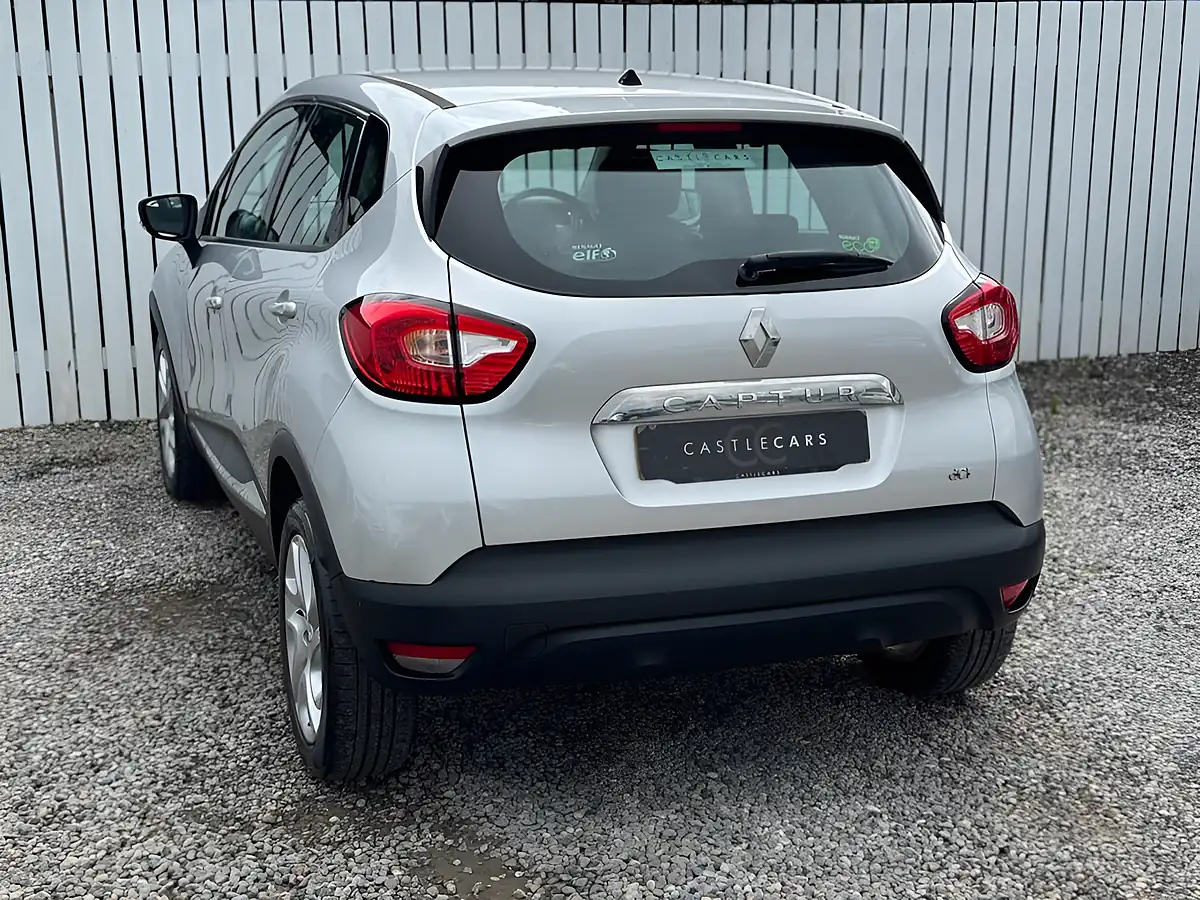 Used 2016 Renault Captur Dynamique Nav Silver - Interior and Exterior details 4