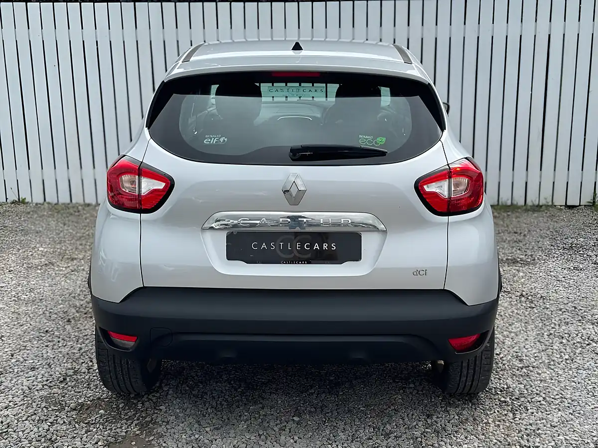 Used 2016 Renault Captur Dynamique Nav Silver - Interior and Exterior details 5