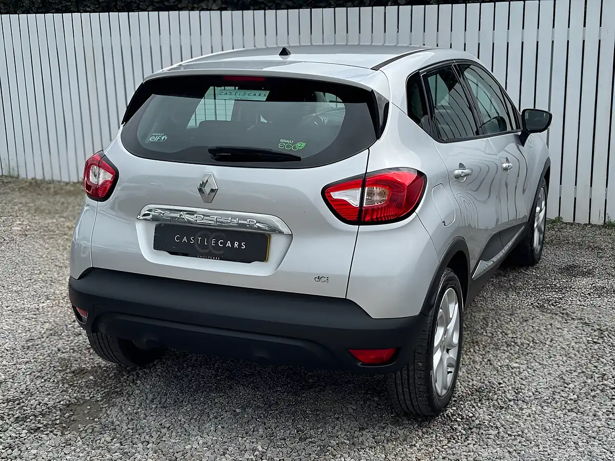 Used 2016 Renault Captur Dynamique Nav Silver - Interior and Exterior details 6