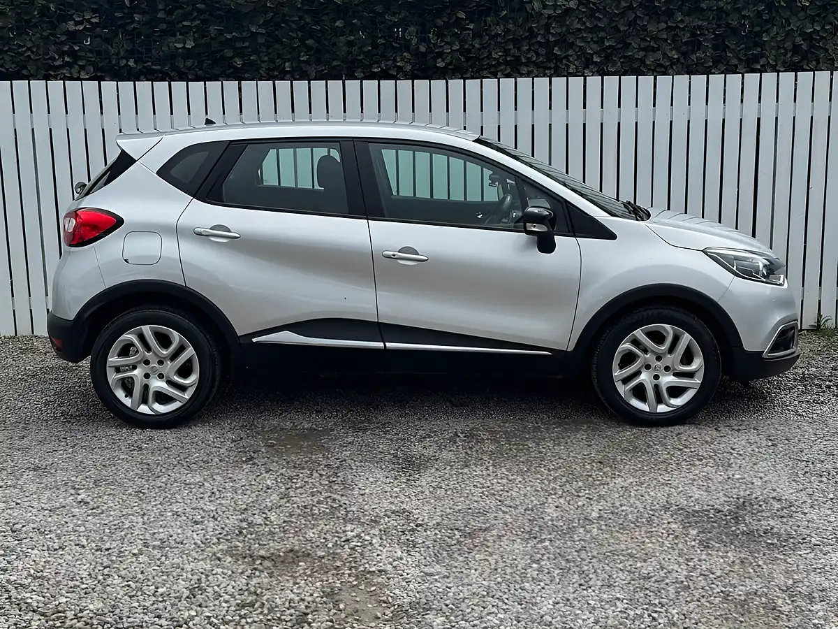 Used 2016 Renault Captur Dynamique Nav Silver - Interior and Exterior details 7