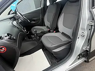 Used 2016 Renault Captur Dynamique Nav Silver - Interior and Exterior details 10
