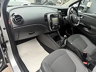 Used 2016 Renault Captur Dynamique Nav Silver - Interior and Exterior details 11
