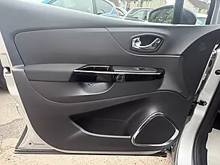 Used 2016 Renault Captur Dynamique Nav Silver - Interior and Exterior details 13