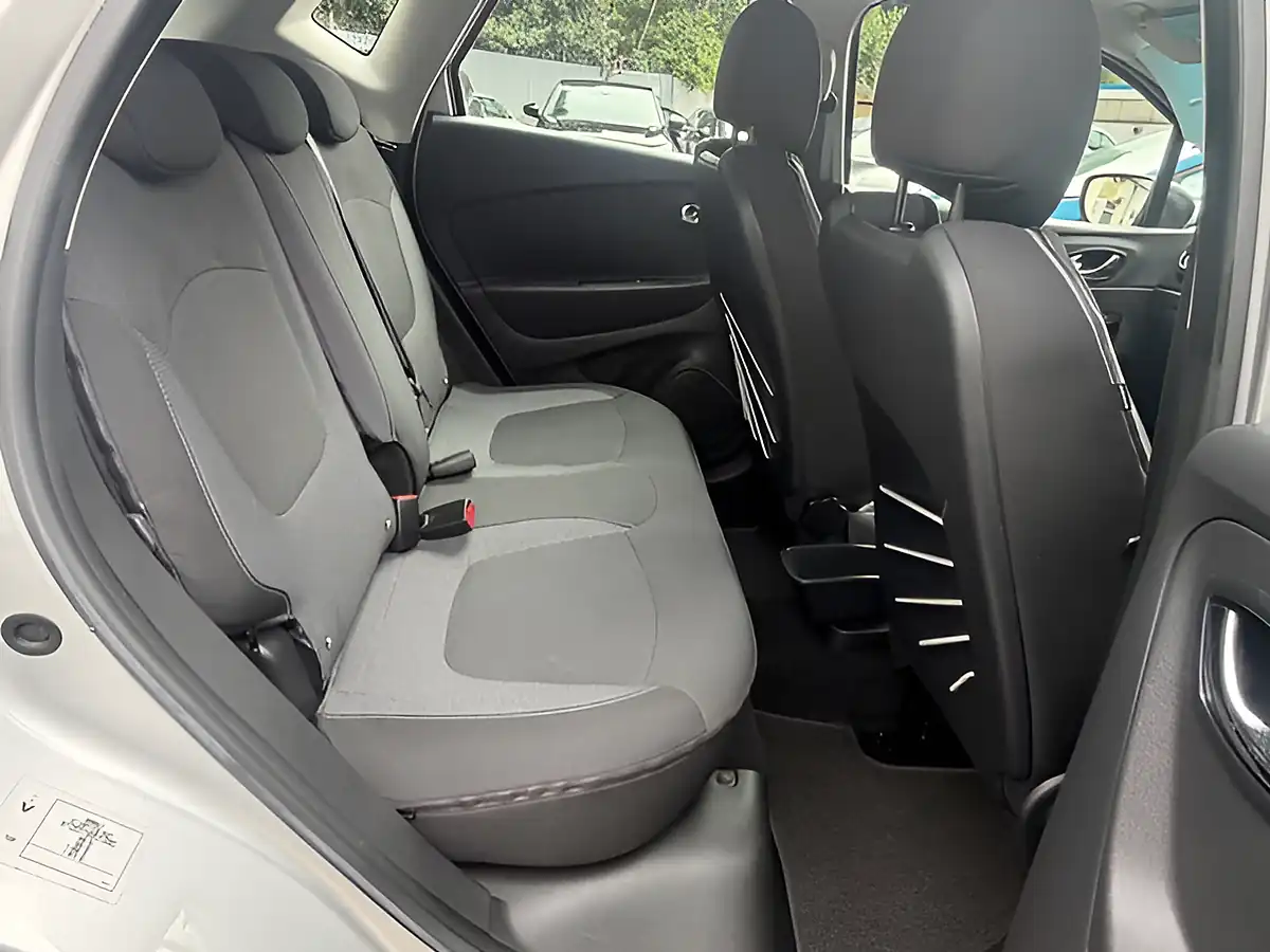 Used 2016 Renault Captur Dynamique Nav Silver - Interior and Exterior details 15