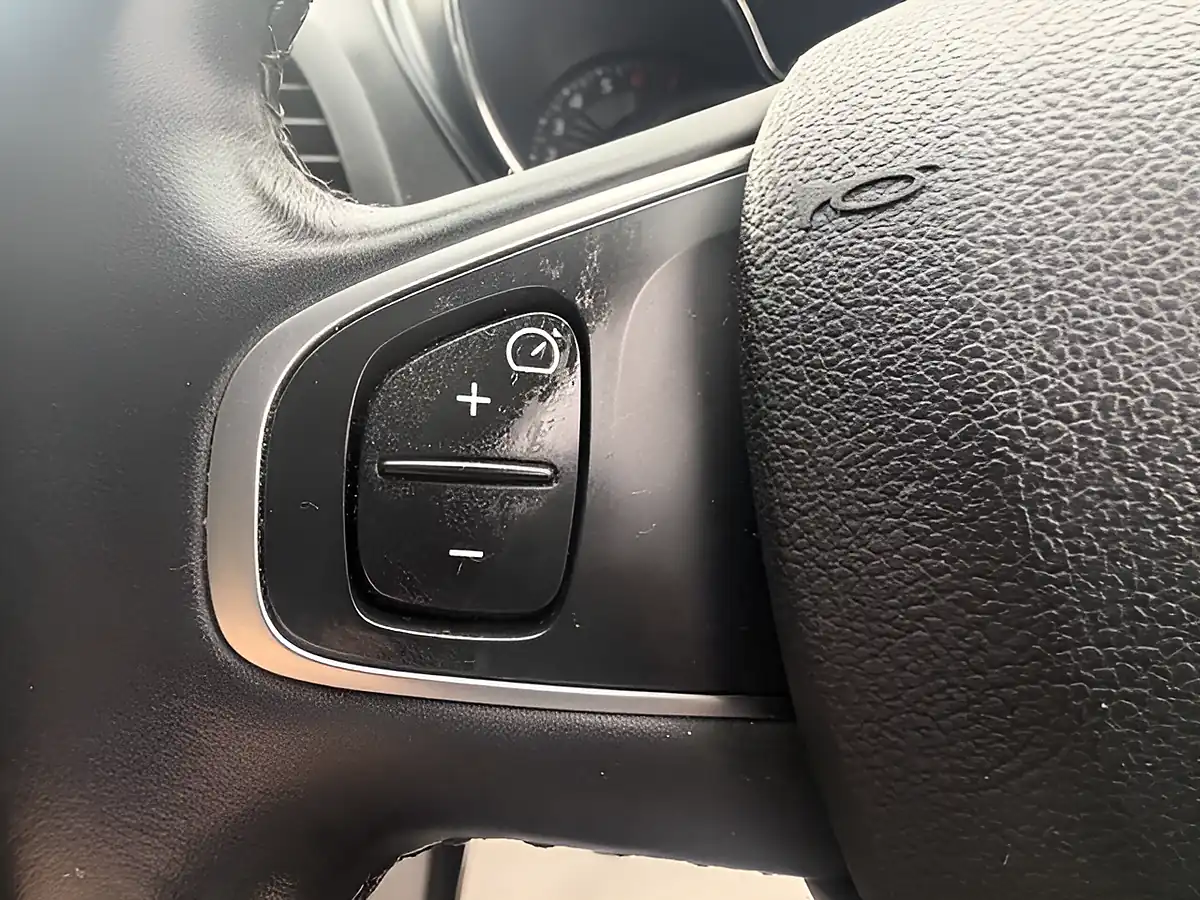 Used 2016 Renault Captur Dynamique Nav Silver - Interior and Exterior details 17