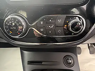 Used 2016 Renault Captur Dynamique Nav Silver - Interior and Exterior details 18