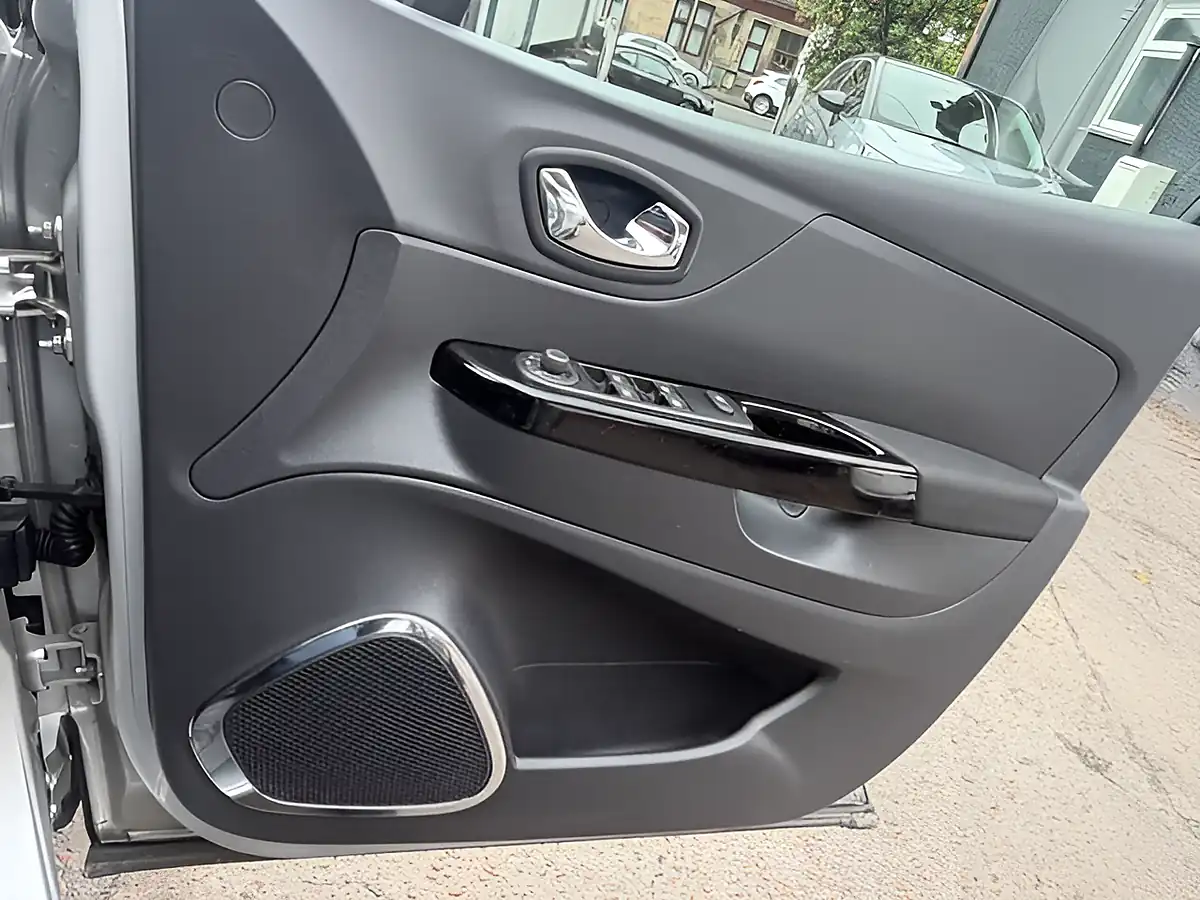 Used 2016 Renault Captur Dynamique Nav Silver - Interior and Exterior details 19