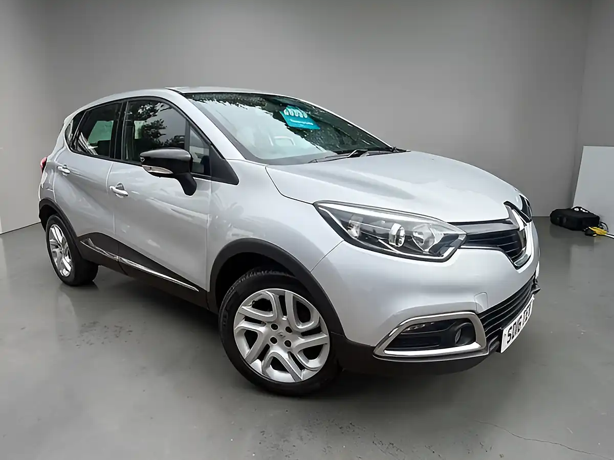 Used 2016 Renault Captur Dynamique Nav Silver - Interior and Exterior details 2