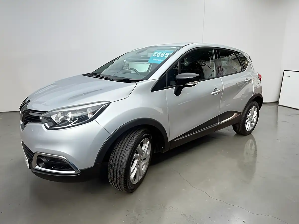 Used 2016 Renault Captur Dynamique Nav Silver - Interior and Exterior details 3